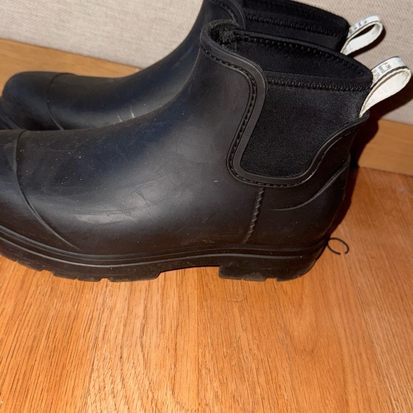 UGGS! - Picture 2 of 3